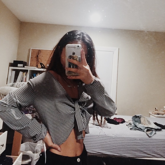 Brandy Melville wrap top - Picture 2 of 2